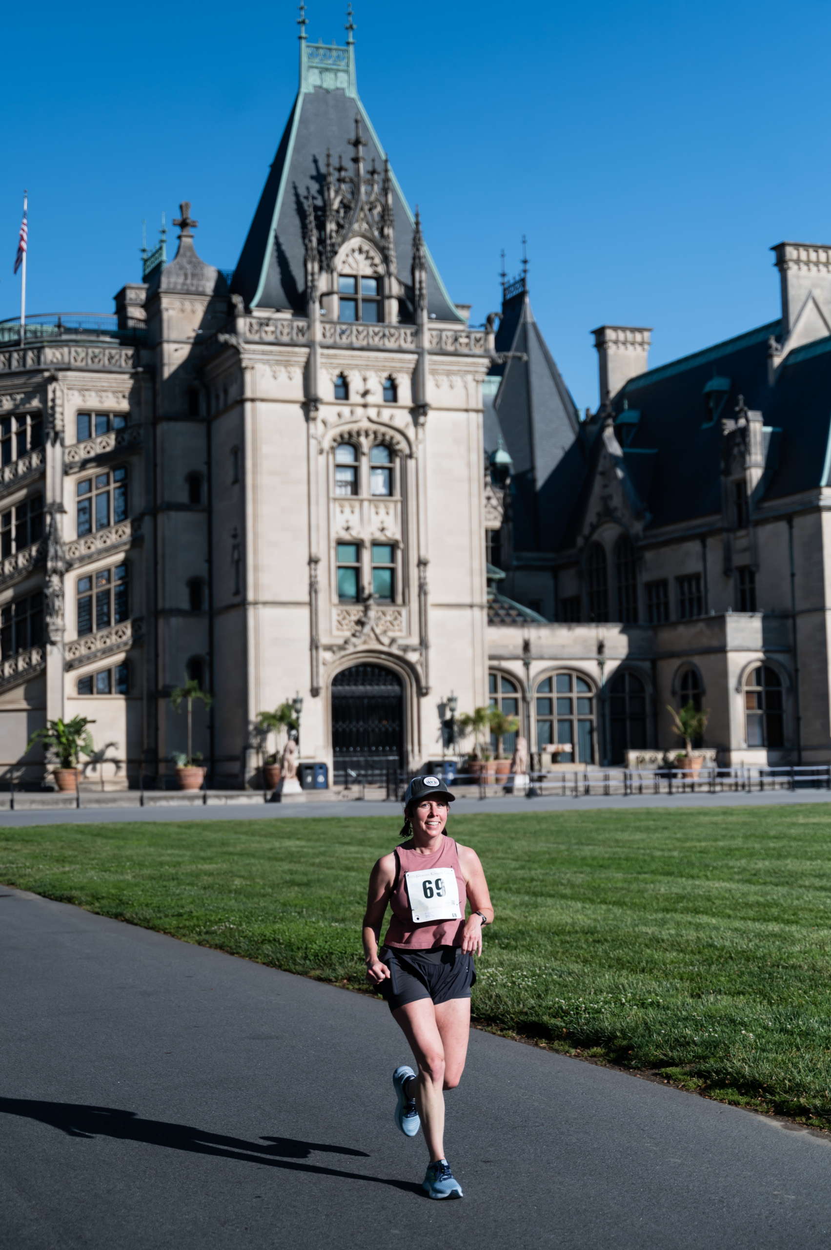 Runner infront of Biltmore house